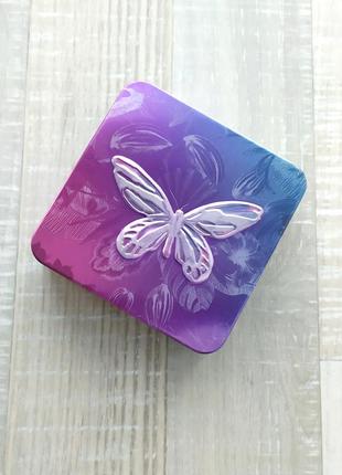 Коробочка металева з метеликом