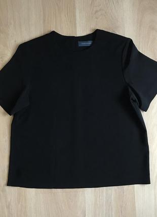 Класична чорна футболка з плечиками1 фото