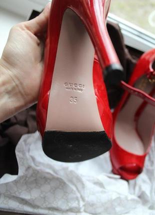 Яркие эффектные красные лаковые туфли гуччи gucci4 фото