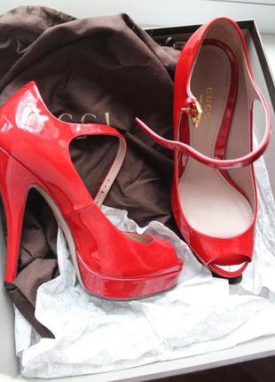 Яркие эффектные красные лаковые туфли гуччи gucci2 фото