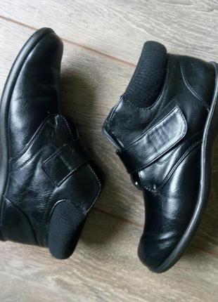 Черные кожаные деми ботинки полу сапоги ботильоны на лепучке2 фото