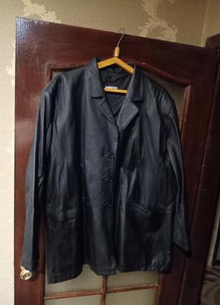 Продам кожаную куртку размера 60+