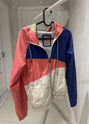 Ветровка женская