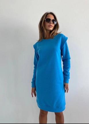 Платье короткое на длинный рукав на флисе свободного кроя качественное трендовое теплое мокко голубое4 фото