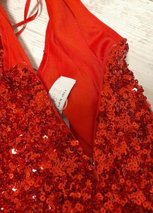 Платье красное в пайетках с открытым плечои и бантом8 фото