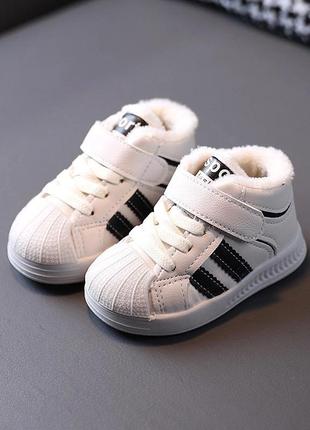 Утеплённые кроссовки для деток