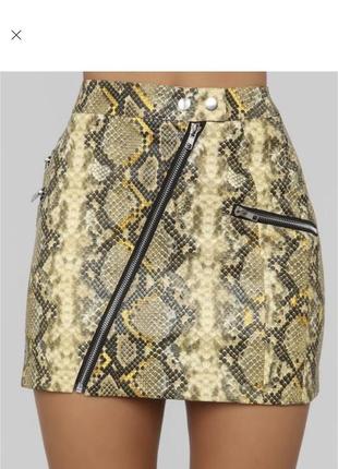 Змеиная мини юбка с экокожи