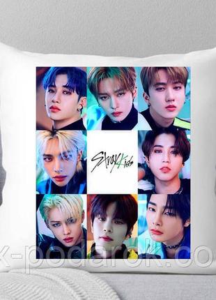 Подушка з принтом stray kids, подушка стрей кідс.