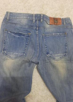 Трендовые рваные джинсы в светлом голубом цвете5 фото
