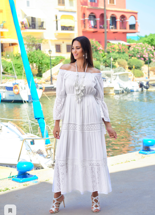 Белоснежное  длинное платье c длинными кружевными рукавами и открытыми плечами код 2513