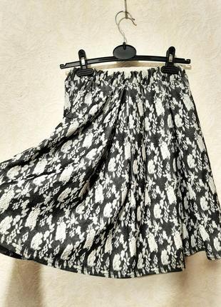 Evita англия красивая юбка деми/зима мини серо-белая в цветы в склады трикотажная на резинке женская4 фото