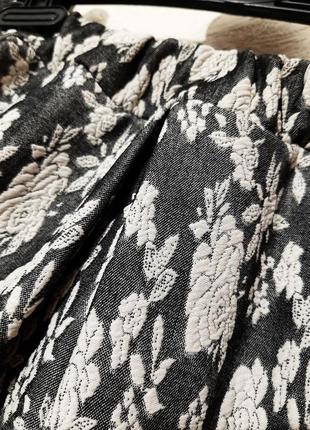Evita англия красивая юбка деми/зима мини серо-белая в цветы в склады трикотажная на резинке женская6 фото