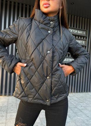 Женская стильная стеганая демисезонная осенняя куртка черная бежевая короткая3 фото