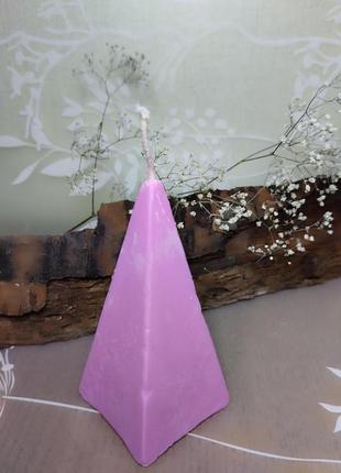 Свеча соевая розового цвета - пирамида1 фото