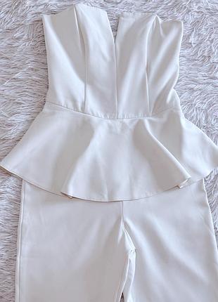 Белый сдельный костюм miss selfridge с воланом