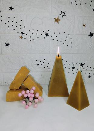 Свічка з натурального бджолиного воску "піраміда"1 фото