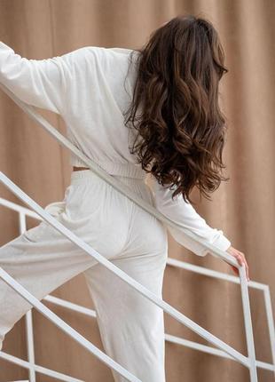 Велюровий спортивний жіночий костюм-двійка кофта та штани якісний повсякденний зручний легкий білого кольору5 фото