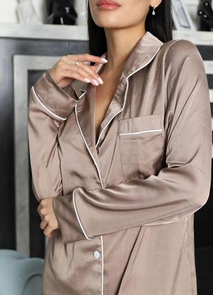 Пижама женская из шелка армани с брюками и рубашкой на пуговицах комплет для дома и сна бежевый3 фото