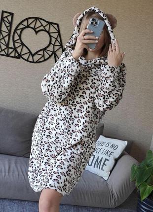 Модная туника женская для дома из махры с леопардовым принтом и капюшоном с ушками с карманами6 фото