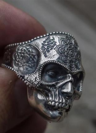 Кольцо мужское стальное santa muerte skull печатка перстень из медицинской нержавеющей стали 316l с черепом 85 фото