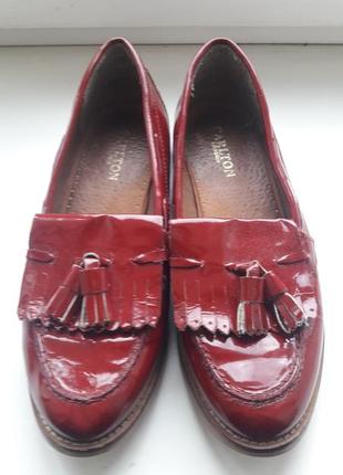 Тренд 2025. лофери шкіряні лаковані винного кольору