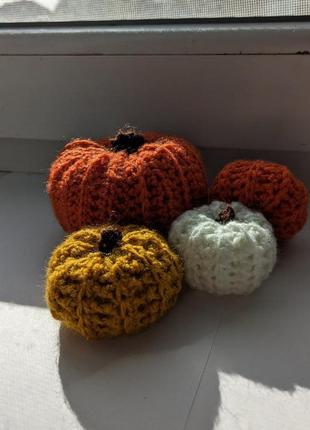 В'язані гарбузики! handmade. ручна робота. декорація. декоративні елементи. прикраси. halloween