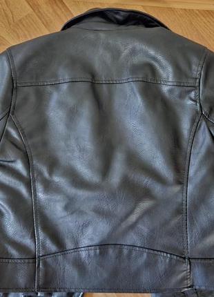 Новая курточка из заменителя кожи5 фото