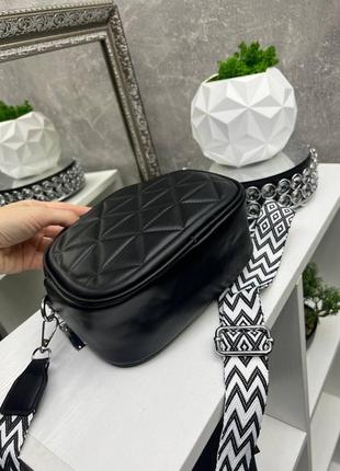 Женская черная сумка с ручкой на широком текстильном ремне8 фото