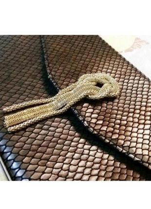 Актуальный новый очень красивый клатч с цепочками