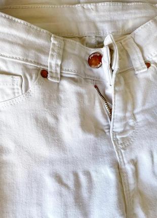 Белые джинсы в идеальном состоянии2 фото