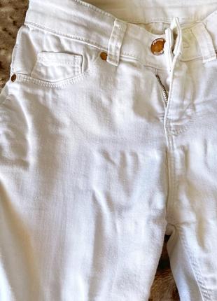Белые джинсы в идеальном состоянии3 фото