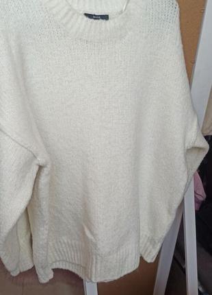 Белый базовый свитер