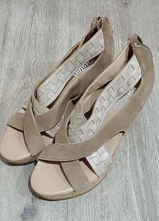 Босоножки женские