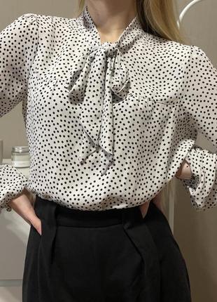 Женская блуза в горошек с бантом dkny1 фото
