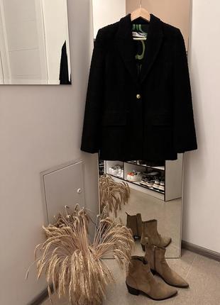 Фантастический твидовый пиджак из плотной ткани от бренда zara
