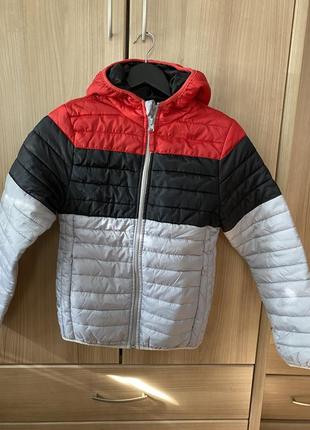 Курточка на мальчика в хорошем состоянии р. 140