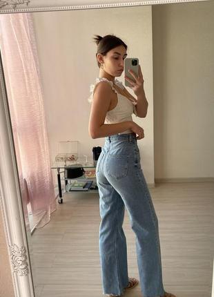 Джинсы de facto