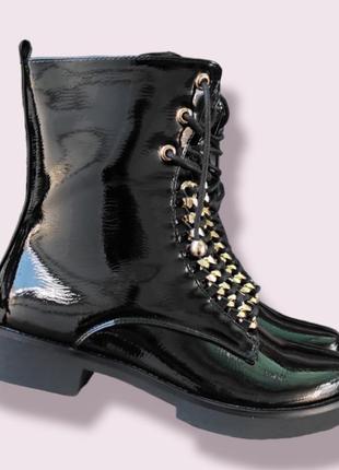 Черные деми ботинки лаковые для девочки на каблуке утепленные 33-3810 фото
