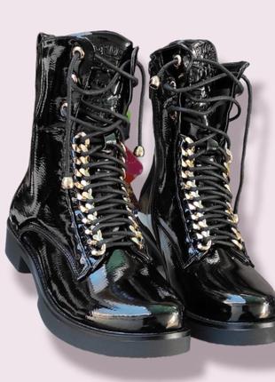 Черные деми ботинки лаковые для девочки на каблуке утепленные 33-385 фото