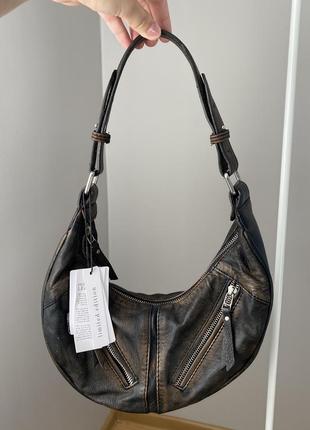 Шкіряна сумка-півмісяць з вінтажними потертостями stradivarius 03645501