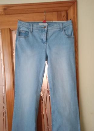 Джинсы. прямые. тянутся.
