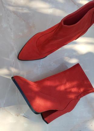 Взуття жіноче