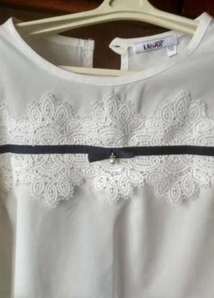 Белая блузка для девочки 5-7 лет, в отличном состоянии. рост 146-150