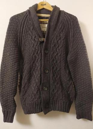 Кардіган bonobo светр джемпер пуловер вовняний
розмір s, заміри за потреби скину.
щілна товста в'язка. вбудовані кармани.