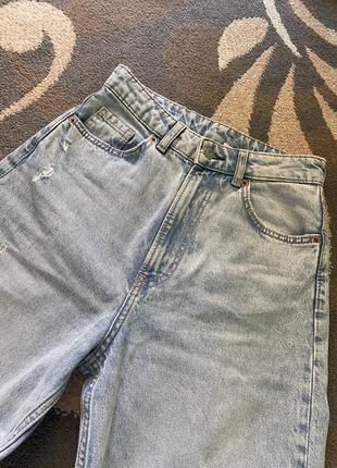 Джинсы wide leg в голубом цвете с рваностями от h&m2 фото