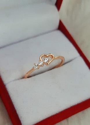 Подарунок дівчині - каблучка "ніжне серце та циркони в золоті" ювелірний сплав у оксамитовій коробочці