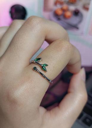 Кольцо веточка серебро 925 проба, кольцо с зелеными камнями серебряное