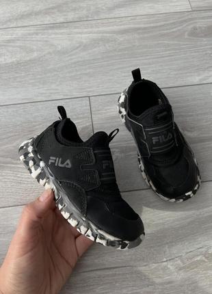 Оригінальні кросівки fila 26р  кросівки в сіточку fila оригінал чорні кросівки для хлопчика 26р