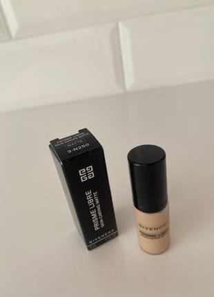 Givenchy prisme libre skin-caring matte тональная основа матирующая2 фото