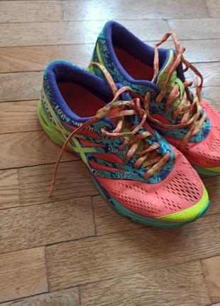 Кросівки фірми asics